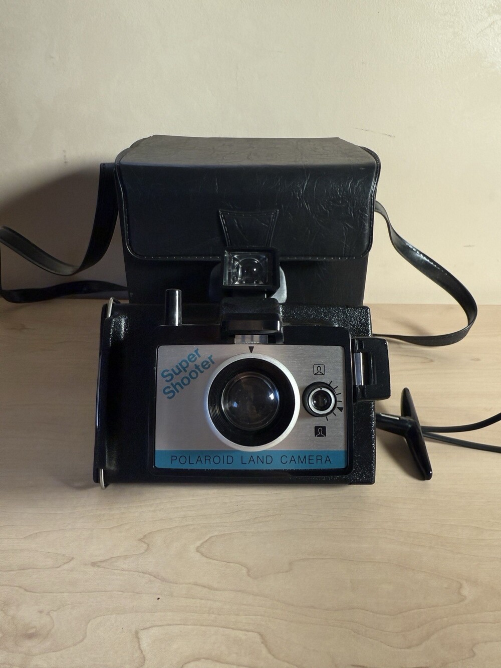 Polaroid Super Shooter Land Camera w/Carrying Case Untested Clean